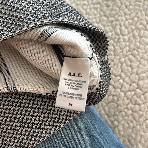 A.L.C. Black & White Cropped Blouse - Picture 5 of 6